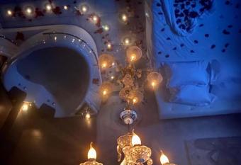 Casa Rania has rooms with a private hot tub