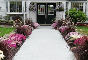 Gunstock Inn & Suites has Balcony rooms