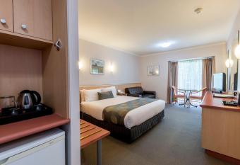 The Waverley International Hotel allows 18 year olds to book a room