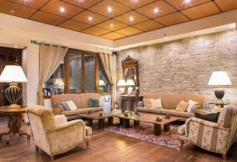 Country Club Hotel & Suites has Balcony rooms