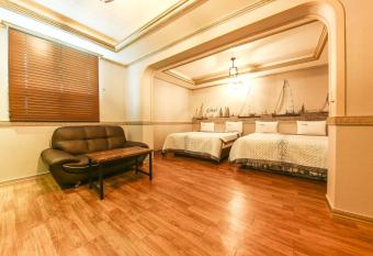 Q Hotel Yongin allows 18 year olds to book a room