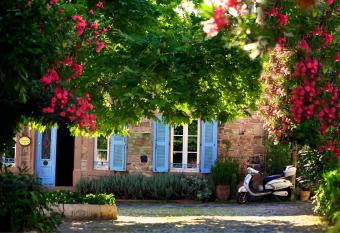 Hotel Sobe allows 18 year olds to book a room