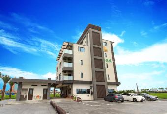 Urban Oasis Inn has Balcony rooms