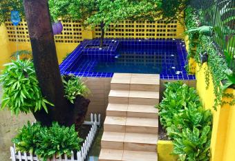 Cosmopolitan Hostel allows 18 year olds to book a room