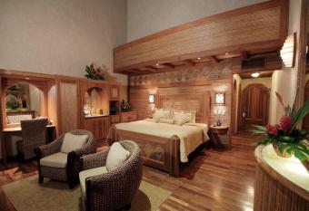 The Springs Resort & Spa at Arenal has rooms with a private hot tub