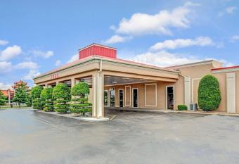 Ramada by Wyndham Murfreesboro allows 18 year olds to book a room