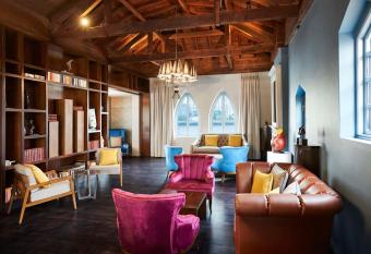 DoubleTree by Hilton London     Docklands Riverside has Balcony rooms