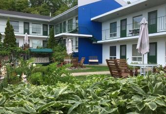 Hotel-Motel Les Voitures d'Eau allows 18 year olds to book a room