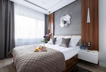 Apartament Modern allows 18 year olds to book a room