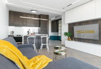 Perfectely located stay with free parking has Balcony rooms