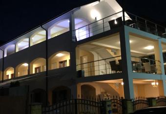 Villa Raul has Balcony rooms