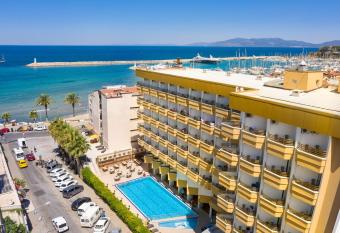 Palm Hotel has Balcony rooms