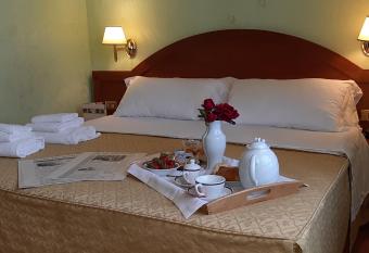 Hotel Squarciarelli allows 18 year olds to book a room