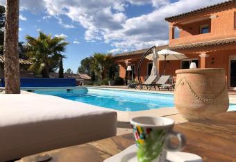 Villa Catharina has Balcony rooms