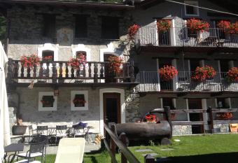 Locanda4 has Balcony rooms