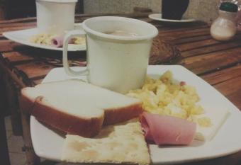 Hostal Cafe San Bernabe has Balcony rooms