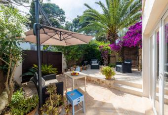 Cel Pins has Balcony rooms