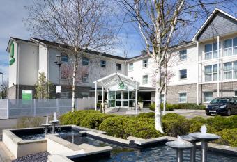 Holiday Inn Bristol Airport, an IHG Hotel allows 18 year olds to book a room