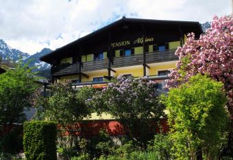 Caf   Pension Alpina has Balcony rooms