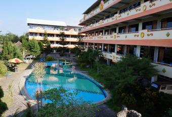 Hotel Surya Indah Batu Malang has Balcony rooms