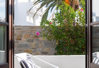 Aella Residence has rooms with a private hot tub