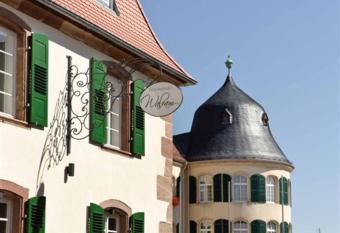 Schlosshotel Bergzaberner Hof allows 18 year olds to book a room