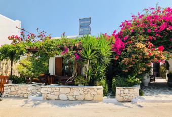 Batistas Apartments has Balcony rooms
