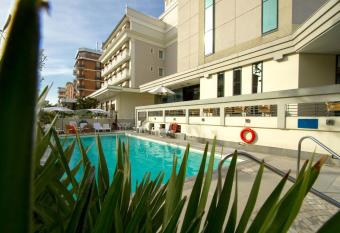 Hotel Nord Est allows 18 year olds to book a room