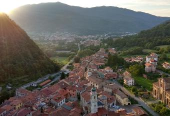 Porta Rose allows 18 year olds to book a room