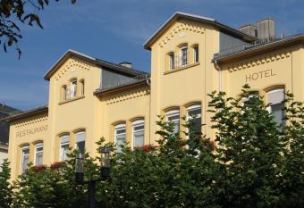 Ducky   s Restaurant | Events | Hotel allows 18 year olds to book a room