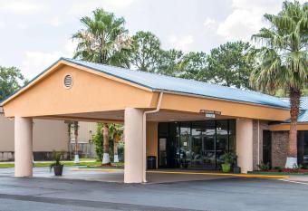 Quality Inn Hinesville ~ Fort Stewart Area has Smoking rooms