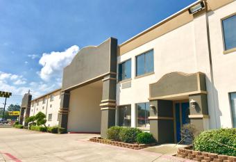 Knights Inn Longview has Smoking rooms