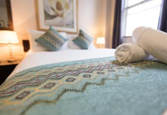 City Square Motel allows 18 year olds to book a room