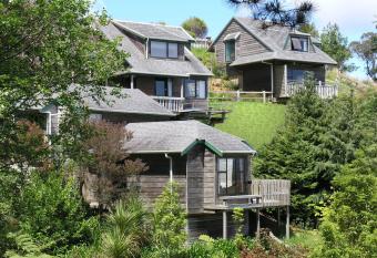 Grafton Cottage & Chalets allows 18 year olds to book a room