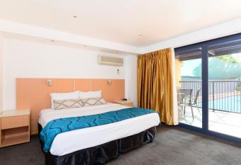 Airolodge International has Balcony rooms