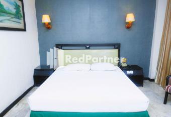 Hotel Yasmin Makassar Mitra RedDoorz allows 18 year olds to book a room