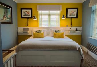 Rockmount Rooms & Apartment allows 18 year olds to book a room