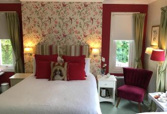 Smiddy House & Russell s Restaurant allows 18 year olds to book a room