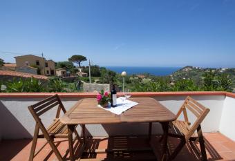 L Oleandro Colle D Orano has Smoking/Balcony rooms