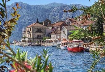 Mara Apartments has Balcony rooms