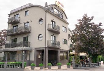 Hotel Vienna has Balcony rooms