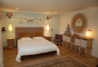 Villa Chaleemar has Balcony rooms