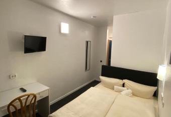 Luise City - An der Philharmonie allows 18 year olds to book a room