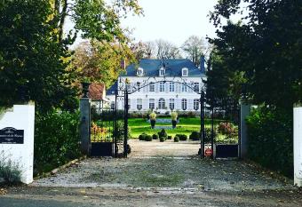 Domaine de la Course allows 18 year olds to book a room