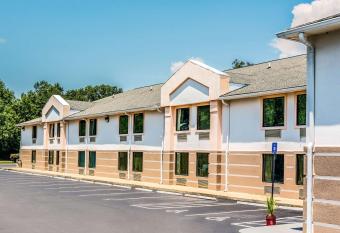 Quality Inn Sandersville has Smoking rooms