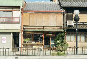 Gojo Guest House allows 18 year olds to book a room