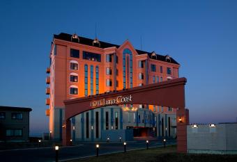 Hotel Luna Coast (Adult Only) allows 18 year olds to book a room