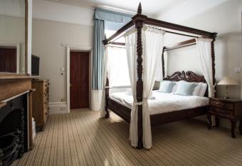 Brighton House has Balcony rooms