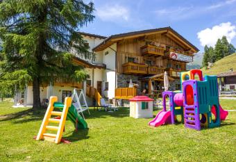 Albergo Punta Zerbion has Balcony rooms