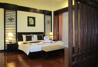 Wannara Hotel Hua Hin has rooms with a private hot tub
